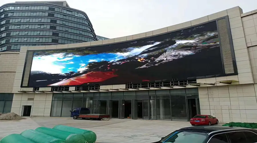 Revolutionizing Outdoor Communication with OEM LED Displays